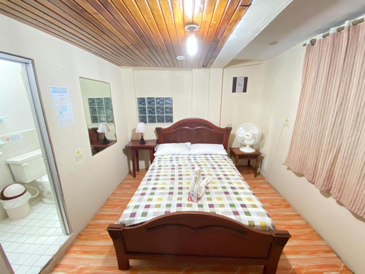Historico Hostal Elizabeth Puerto Ayora  Buitenkant foto