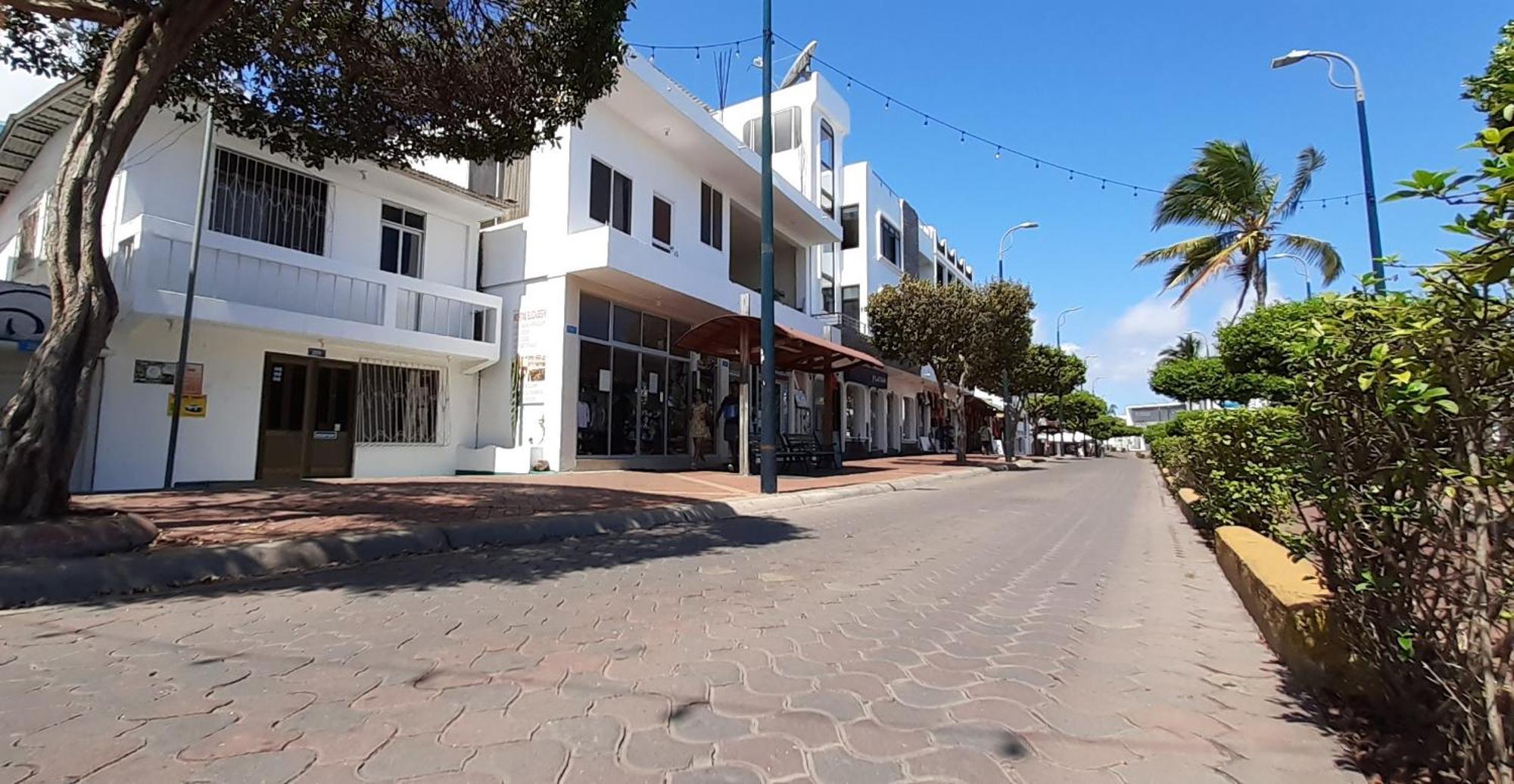 Historico Hostal Elizabeth Puerto Ayora  Buitenkant foto