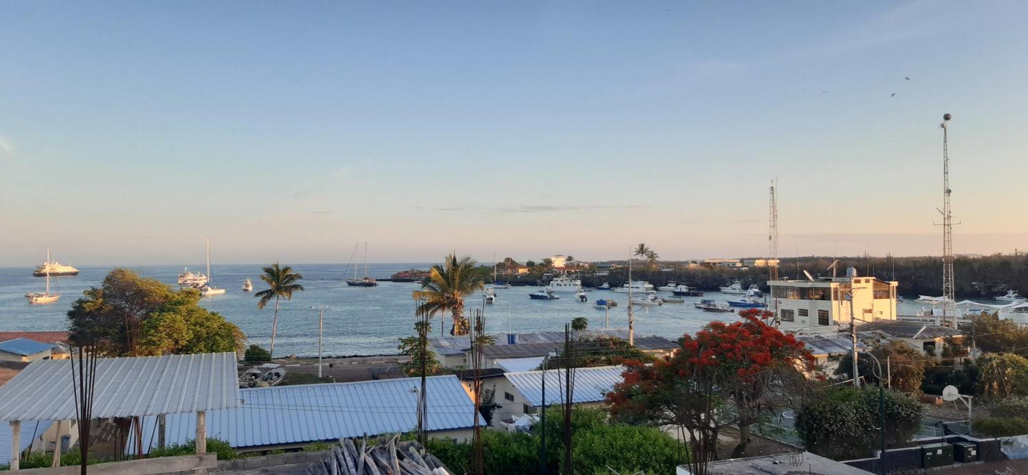Historico Hostal Elizabeth Puerto Ayora  Buitenkant foto
