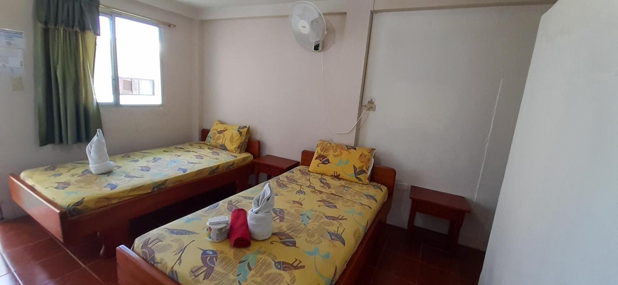 Historico Hostal Elizabeth Puerto Ayora  Buitenkant foto